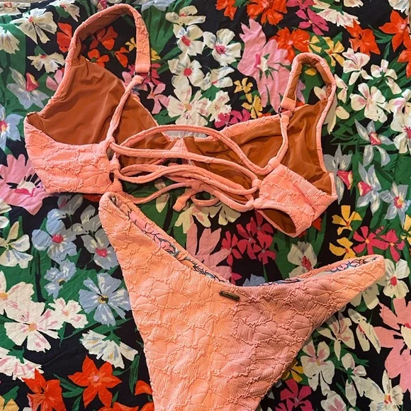 Pink Textured Bikini Set - Picture 2 of 6